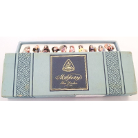 Doosje met 10 beeldjes uit Vietnam, Moilo Factory Fine Porcelain